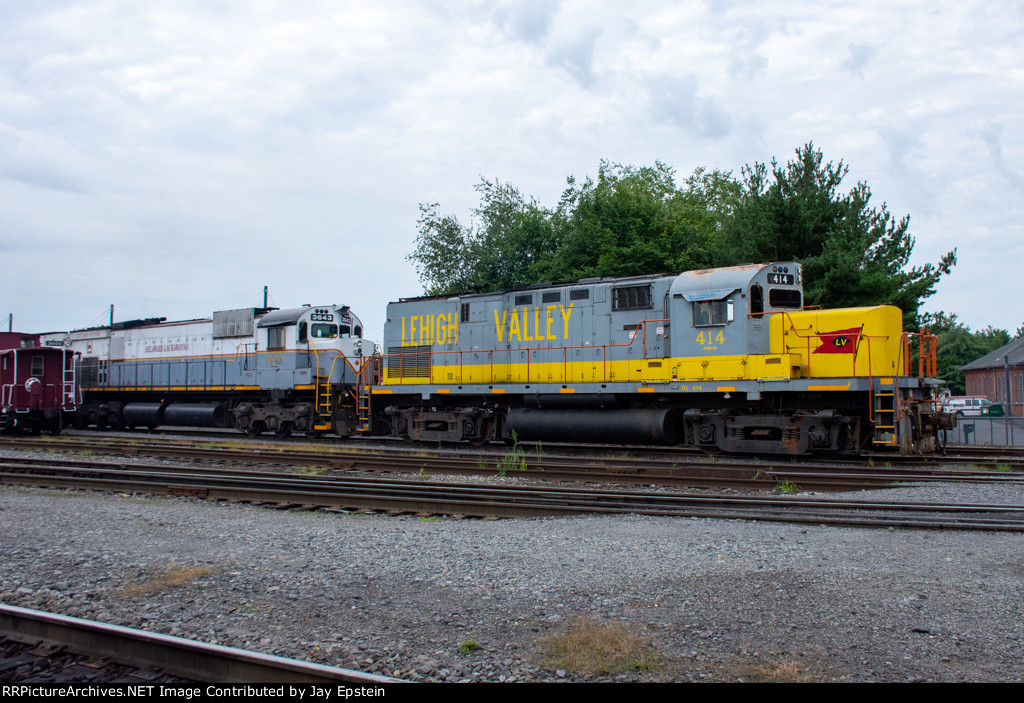 DL 414 and and DL 3643 wait to go to work 